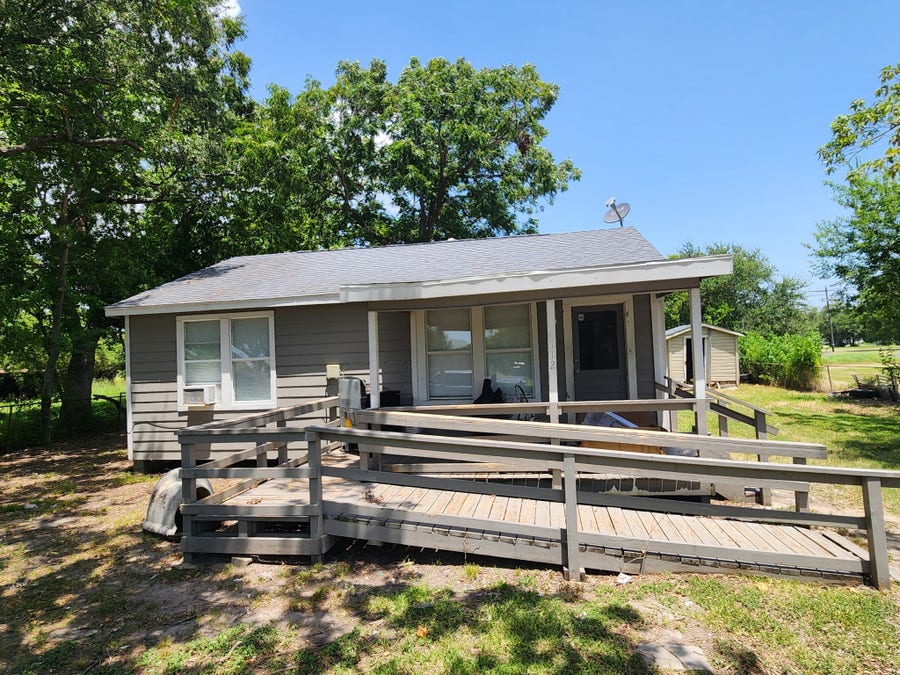 Property photo for 112 1st Avenue N, Texas City, TX