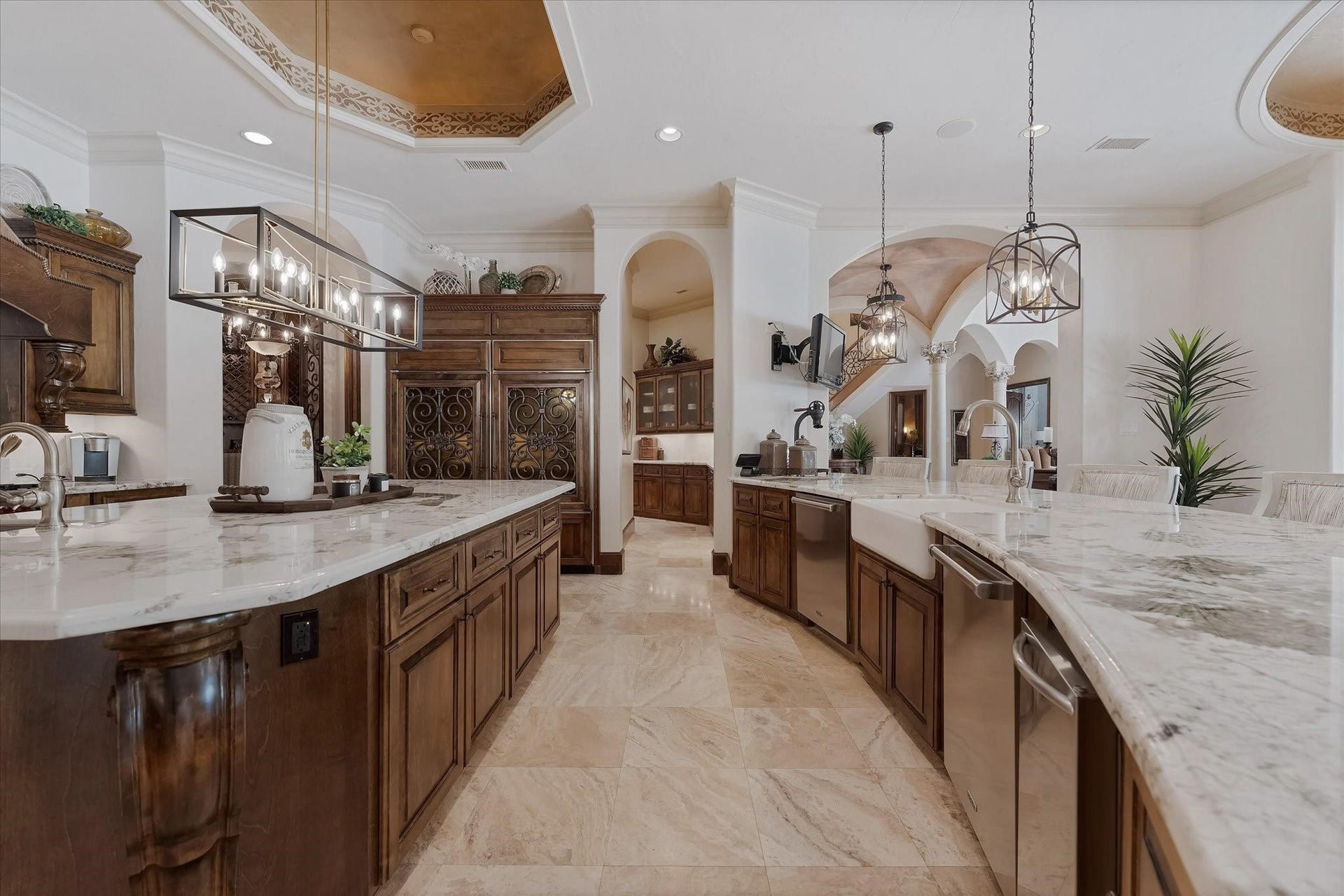 28322 Meadow Forest, Magnolia, TX 77355 Butler's Pantry that leads to the formal Dinning room.