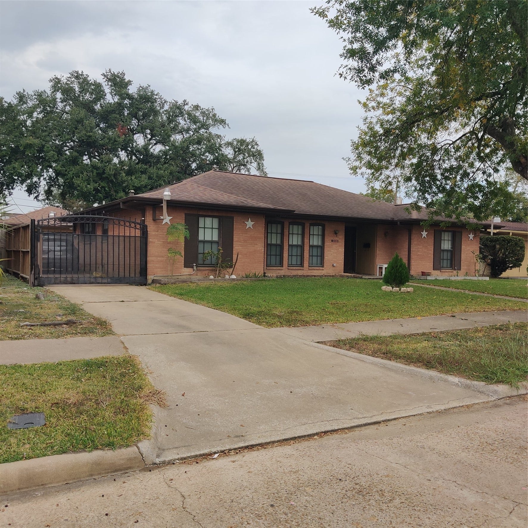 8111 Meadville Street, Houston, TX 77061 8111 Meadville Street, Houston, TX 77061