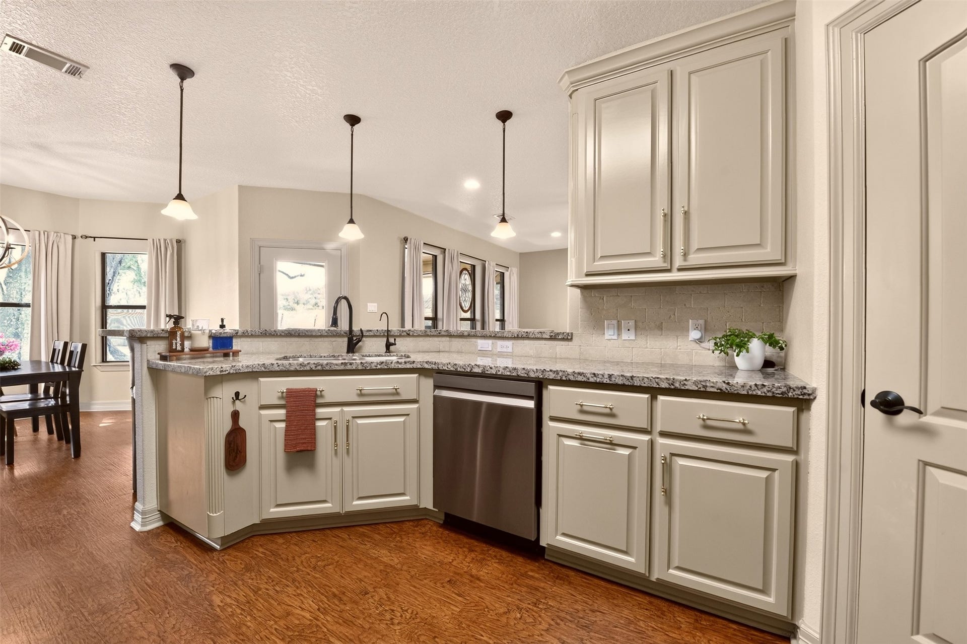 105 Blue Jay Drive, Richwood, TX 77566 Kitchen