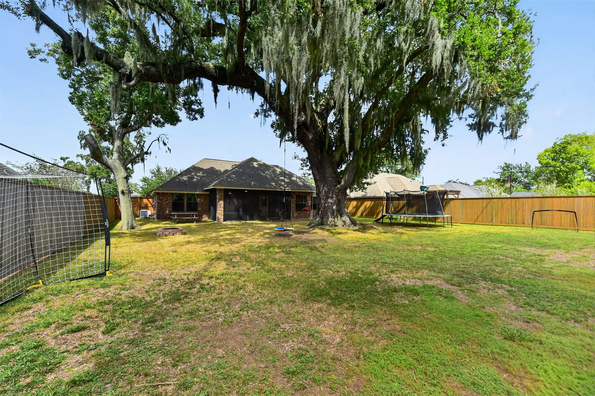 105 Blue Jay Drive, Richwood, TX 77566 Backyard