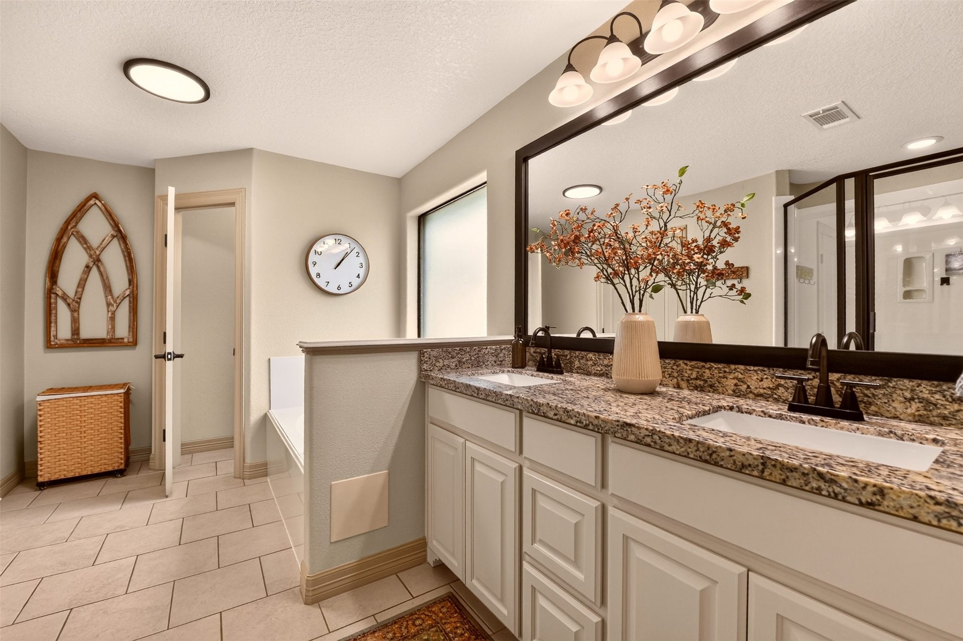 105 Blue Jay Drive, Richwood, TX 77566 Primary Bathroom