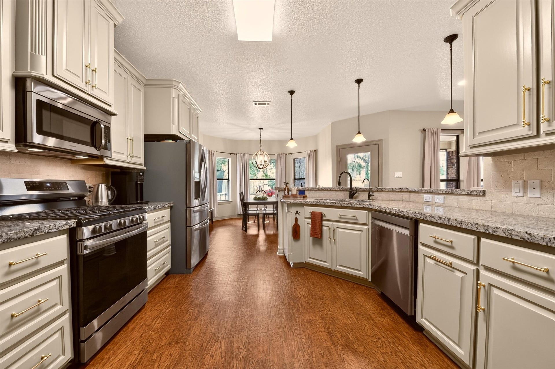105 Blue Jay Drive, Richwood, TX 77566 Kitchen