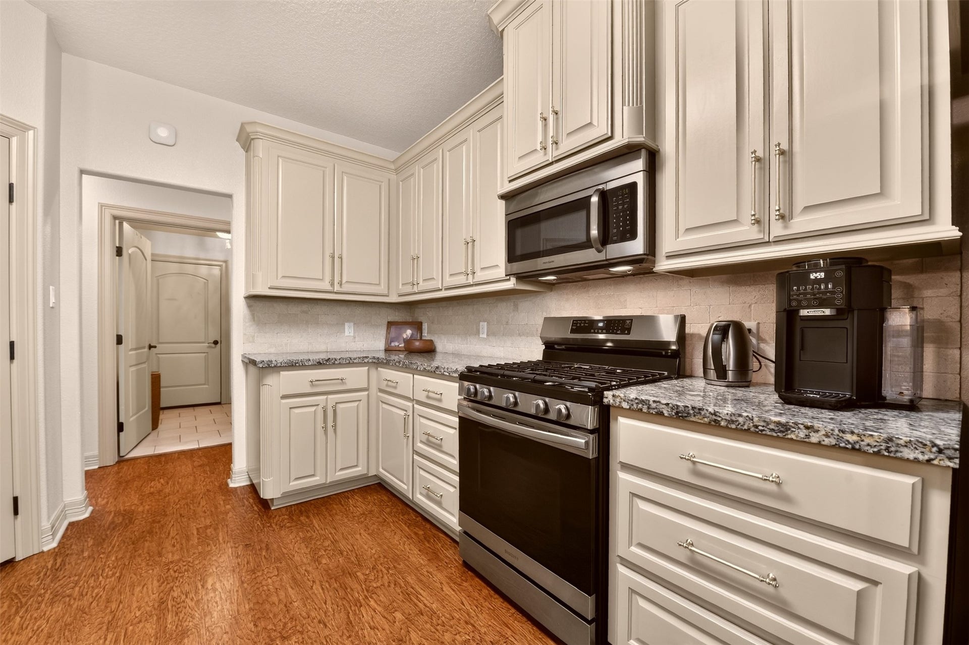 105 Blue Jay Drive, Richwood, TX 77566 Kitchen