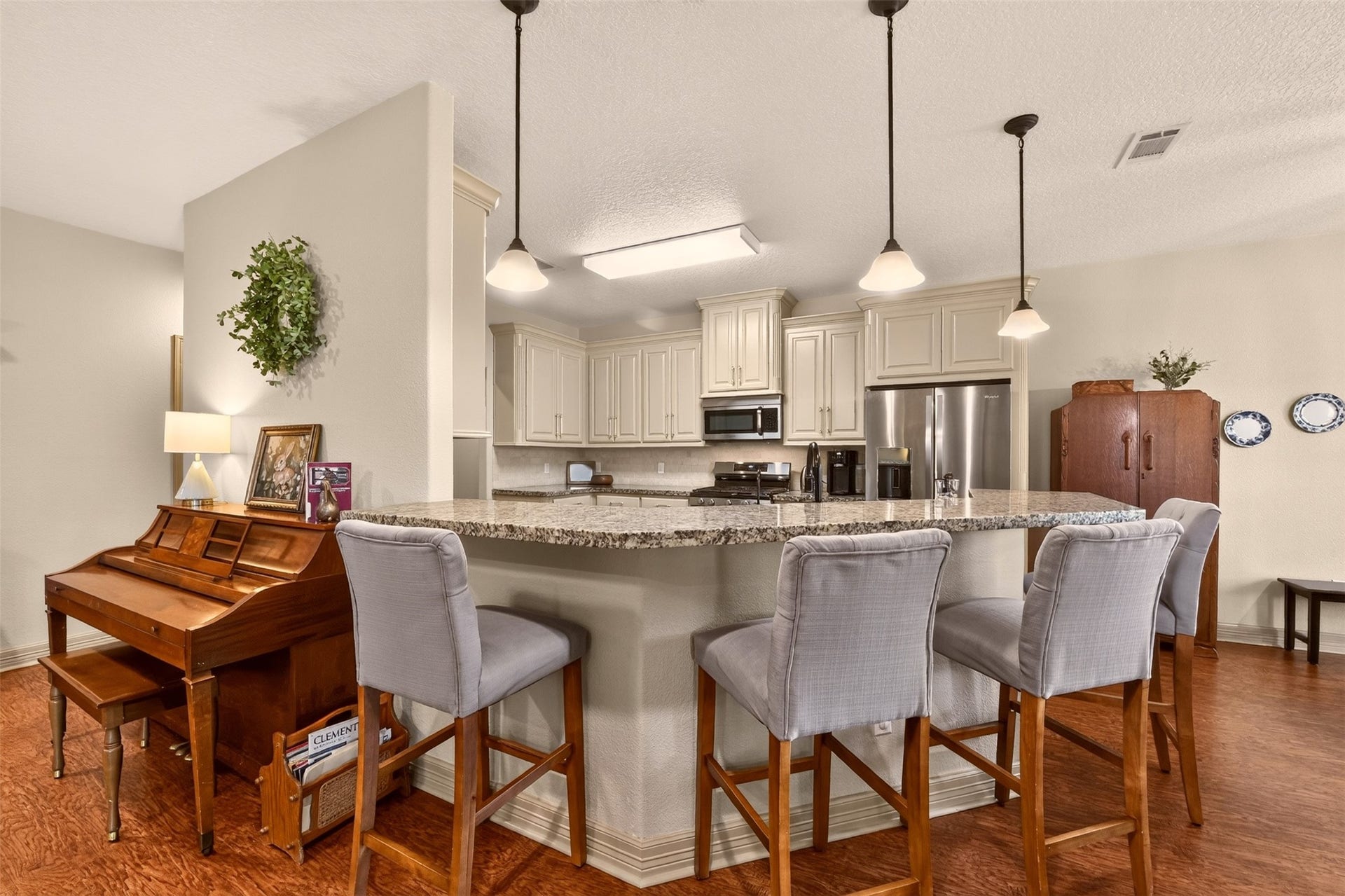 105 Blue Jay Drive, Richwood, TX 77566 Kitchen Counter