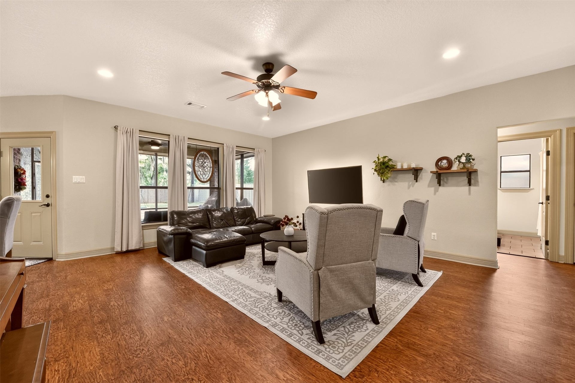 105 Blue Jay Drive, Richwood, TX 77566 Living Room