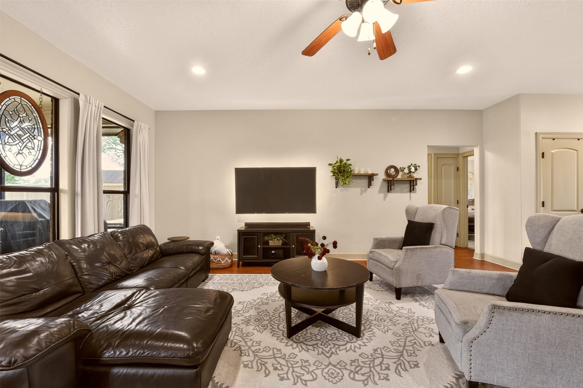 105 Blue Jay Drive, Richwood, TX 77566 Living Room