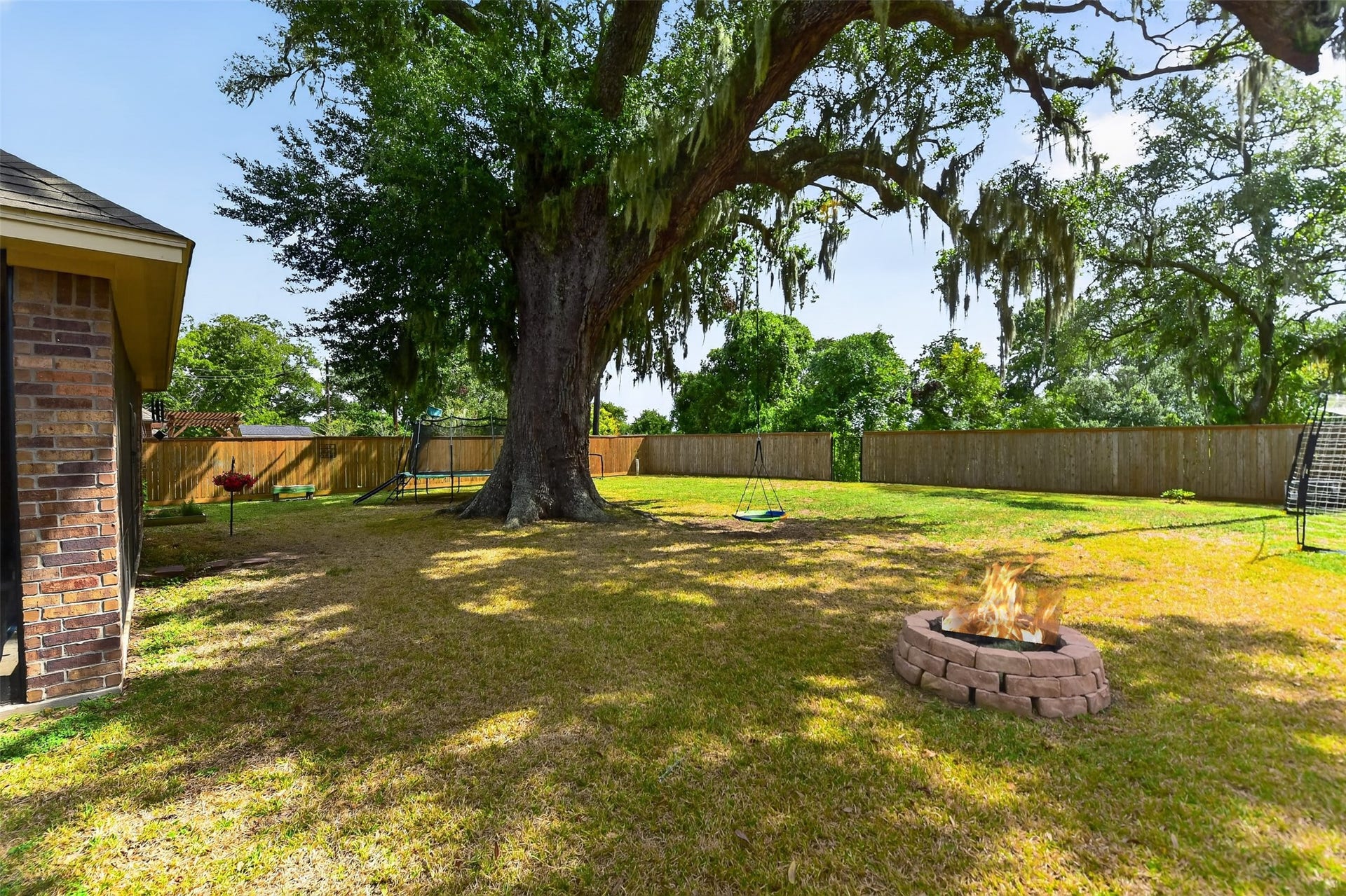 105 Blue Jay Drive, Richwood, TX 77566 Backyard