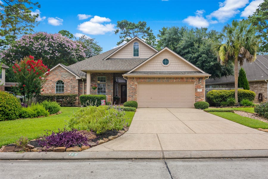 Property photo for 122 S Evangeline Oaks Circle, The Woodlands, TX