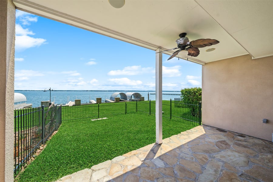 Property photo for 16 Regency Point, Conroe, TX