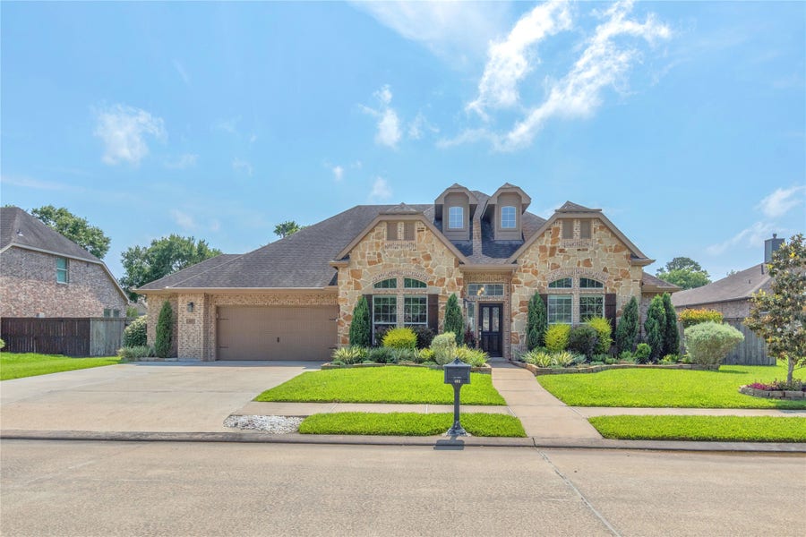 Property photo for 403 Old Orchard Way, Dickinson, TX