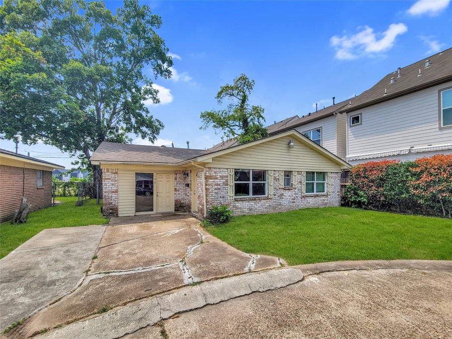 Property photo for 146 W Whitney Street, Houston, TX