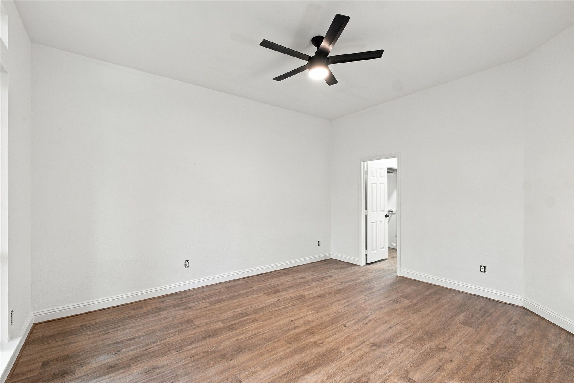 47 Alderon Woods Place, Spring, TX 77382 Alternate view of the primary bedroom.