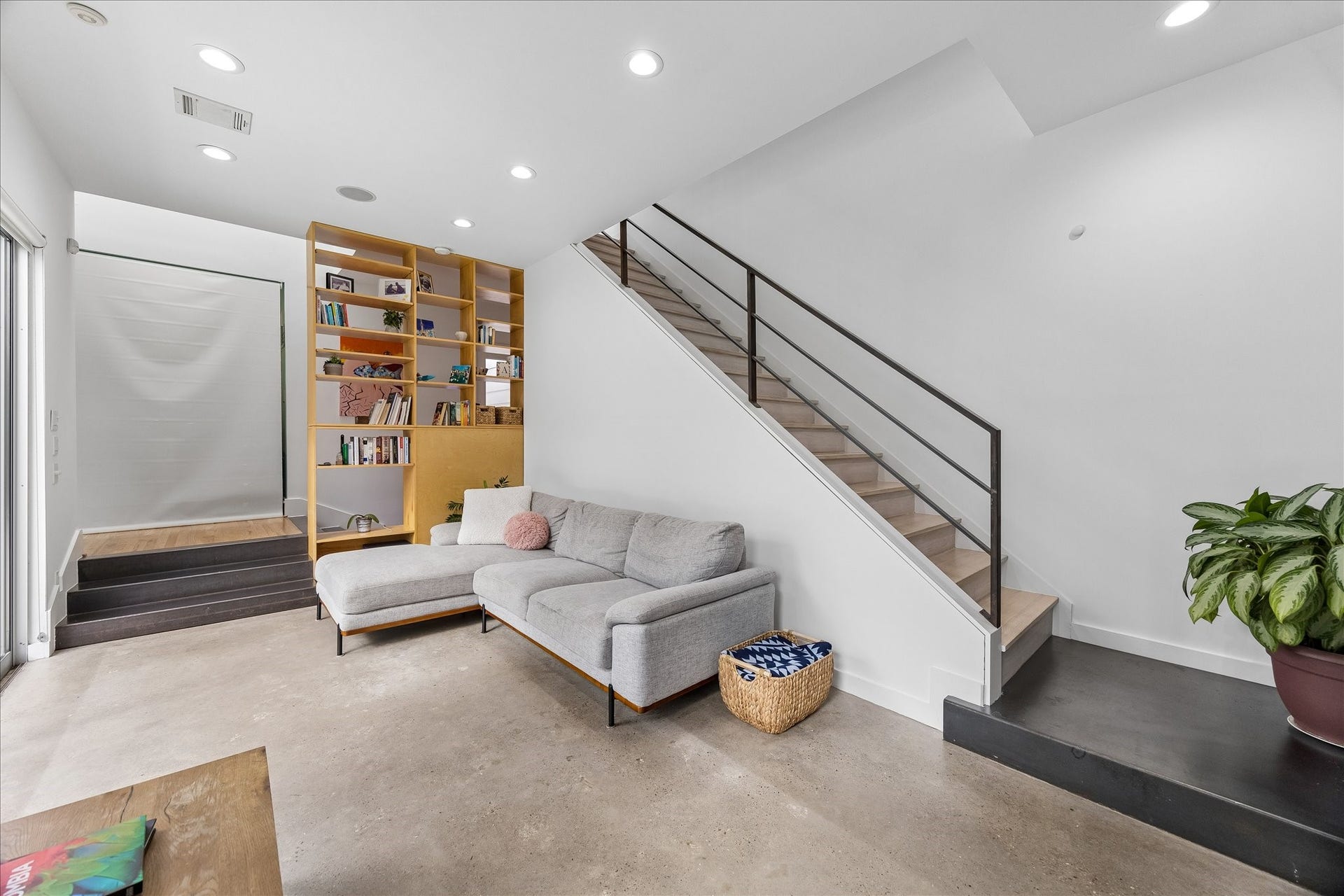 1120 Highland Street, Houston, TX 77009 1120 Highland Street, Houston, TX 77009