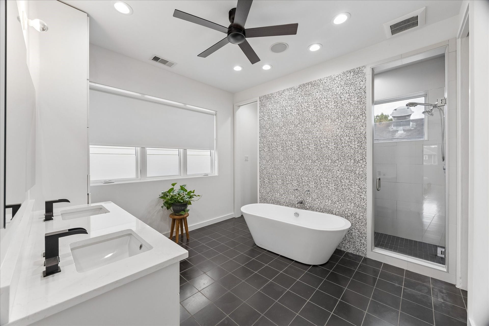 1120 Highland Street, Houston, TX 77009 1120 Highland Street, Houston, TX 77009