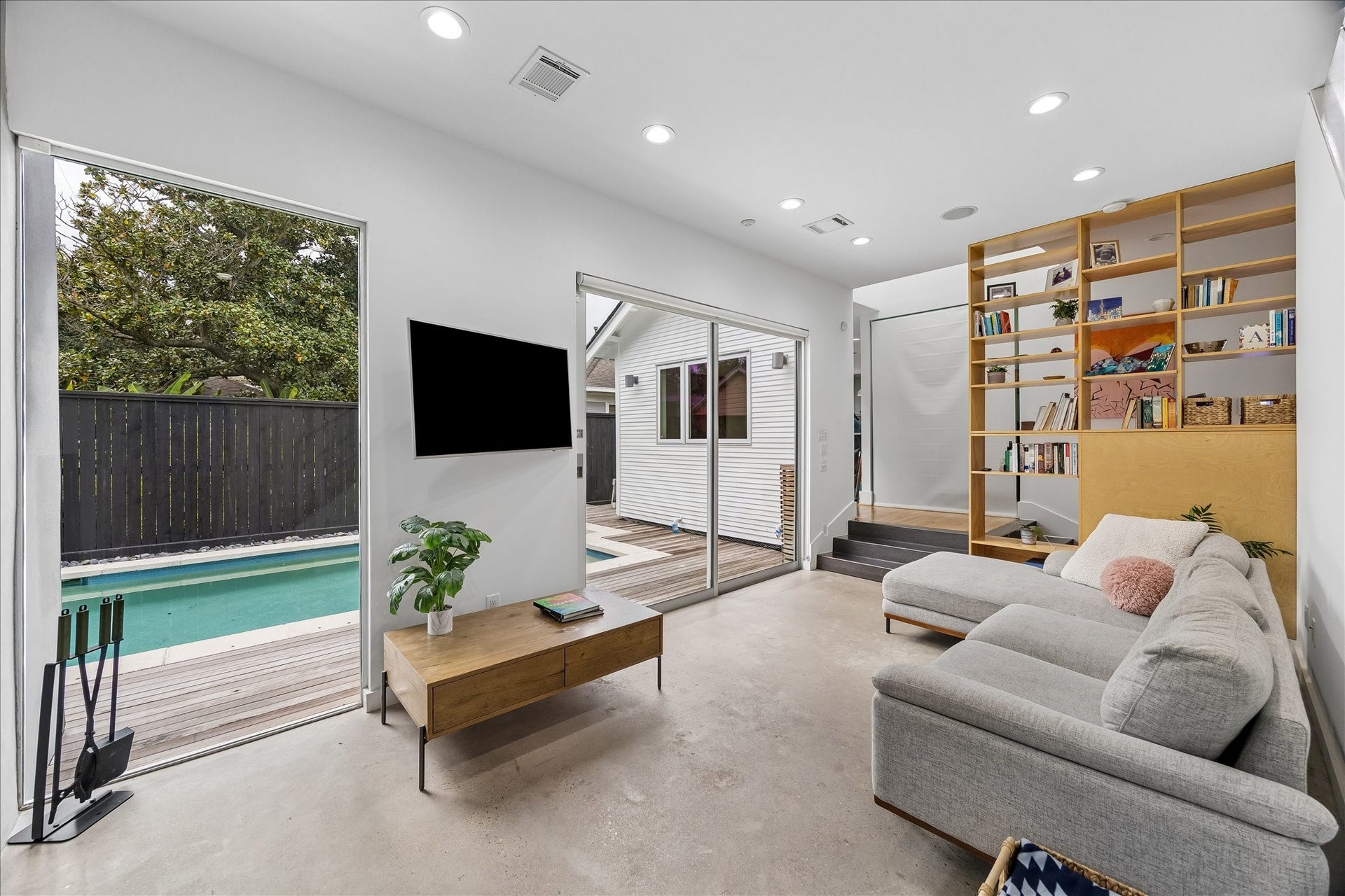 1120 Highland Street, Houston, TX 77009 1120 Highland Street, Houston, TX 77009