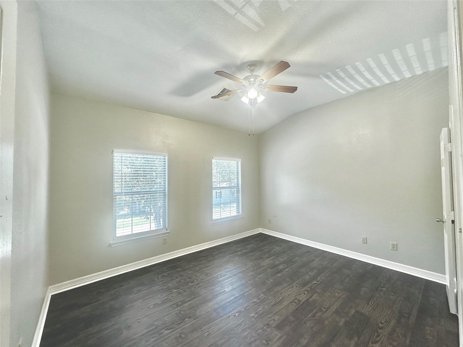 317 Woodland HIlls Drive, #B, Conroe, TX 77303 Primary bedroom