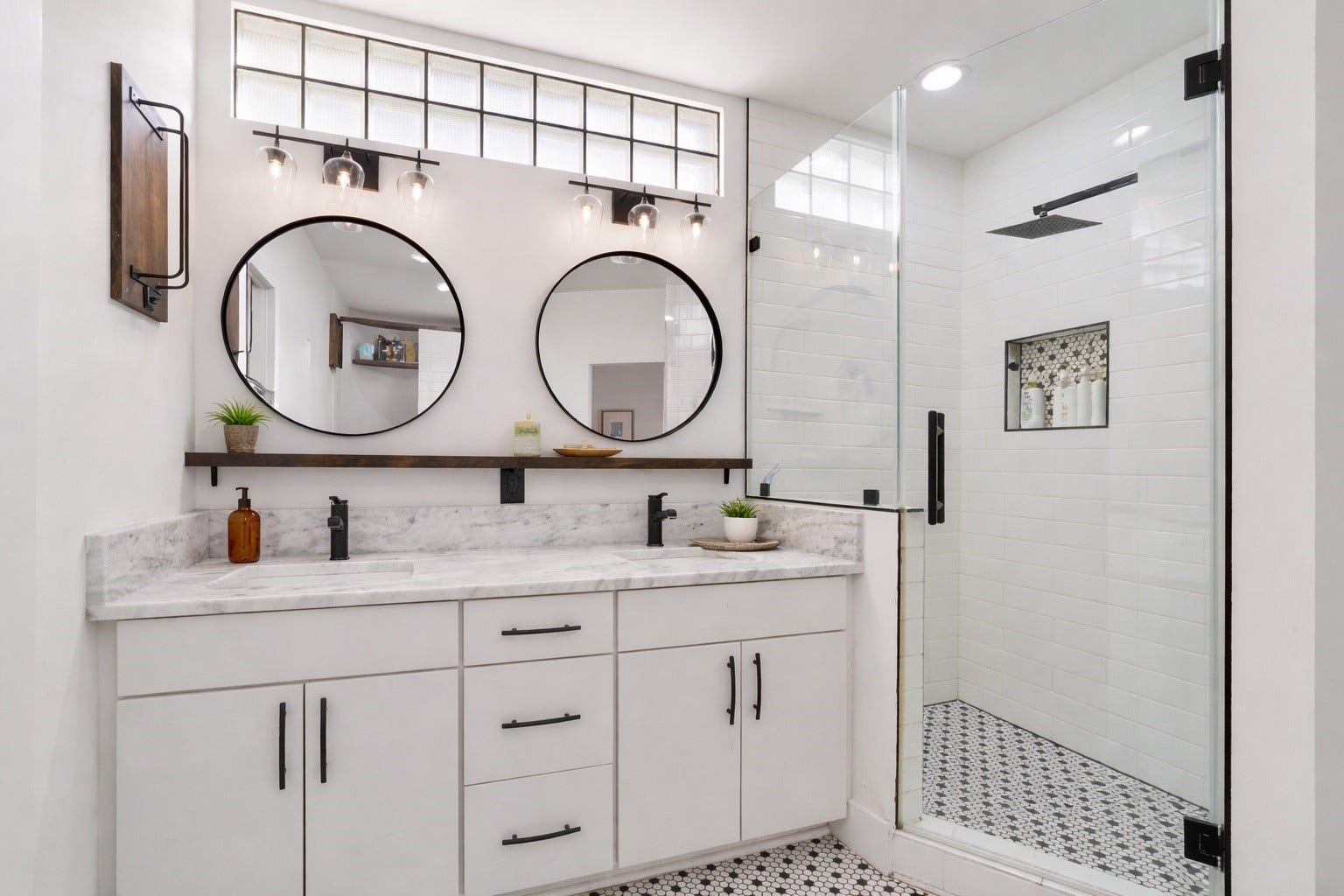1231 Jackson Boulevard, Houston, TX 77006 Experience sleek elegance with a modern standing shower, seamlessly blending clean lines and contemporary design for a stylish bathroom retreat.