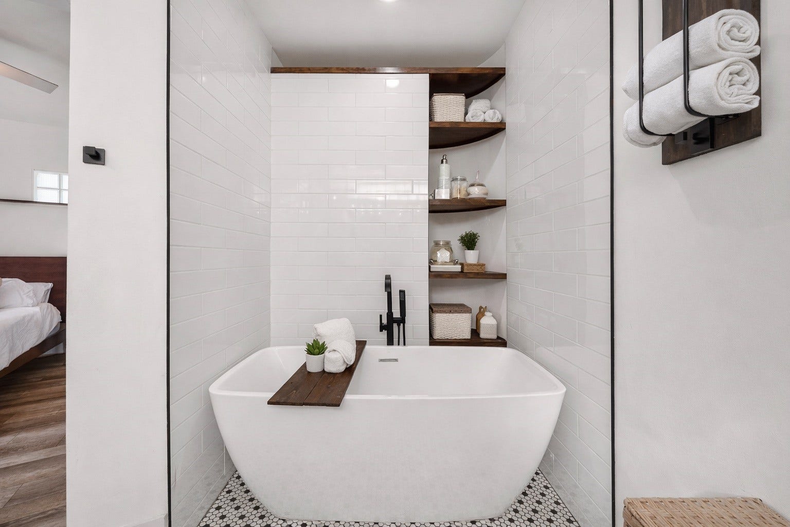 1231 Jackson Boulevard, Houston, TX 77006 Discover your personal oasis with this serene soaking tub, offering a luxurious spa-like retreat right at home.