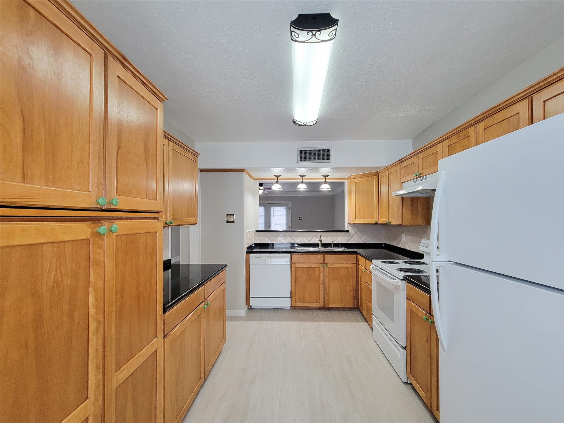 5239 Arboles Drive, #P, Houston, TX 77035 5239 Arboles Drive, #P, Houston, TX 77035