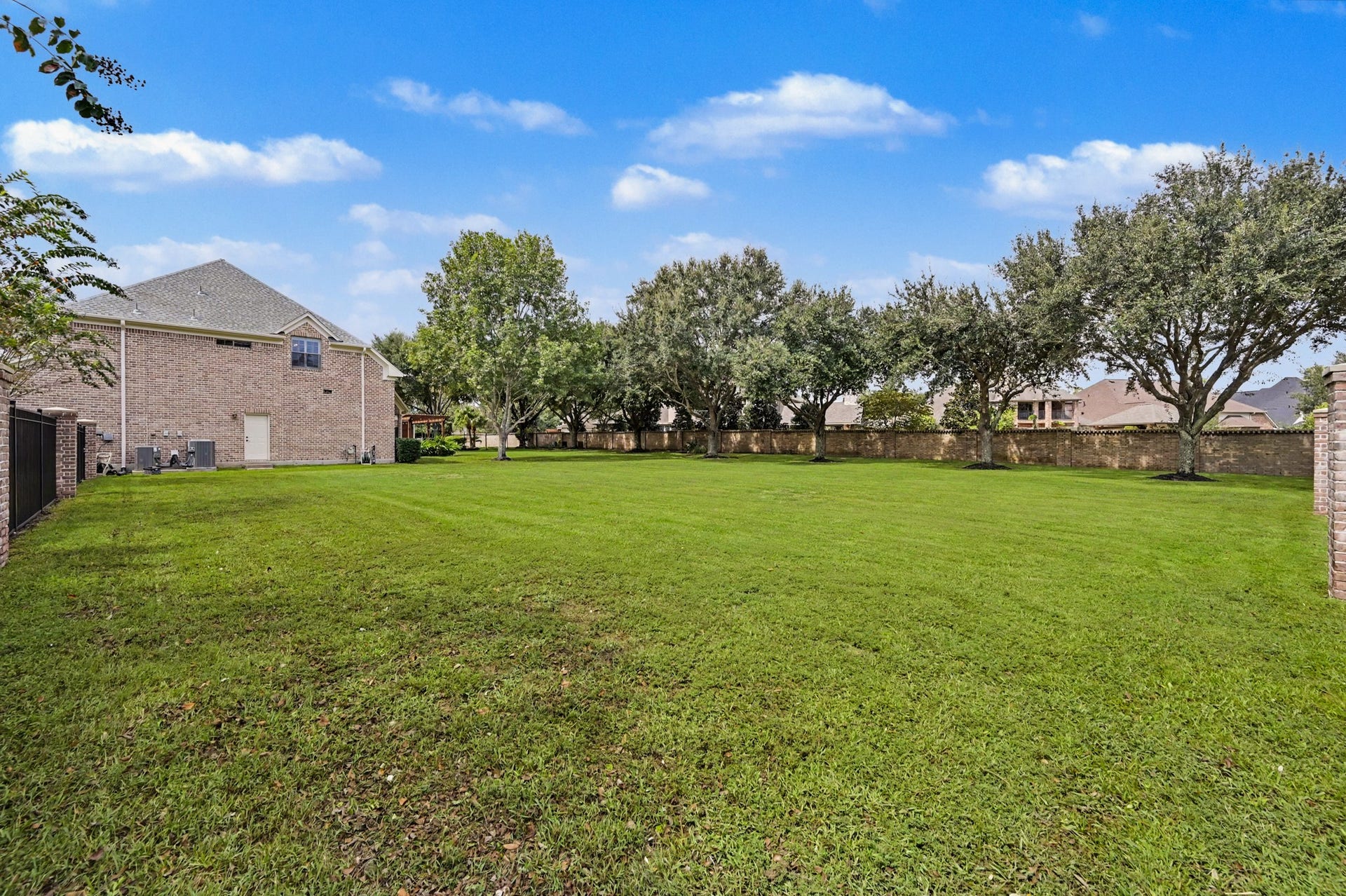 8111 Machaelas Way, Humble, TX 77396 Side yard is also for sale.