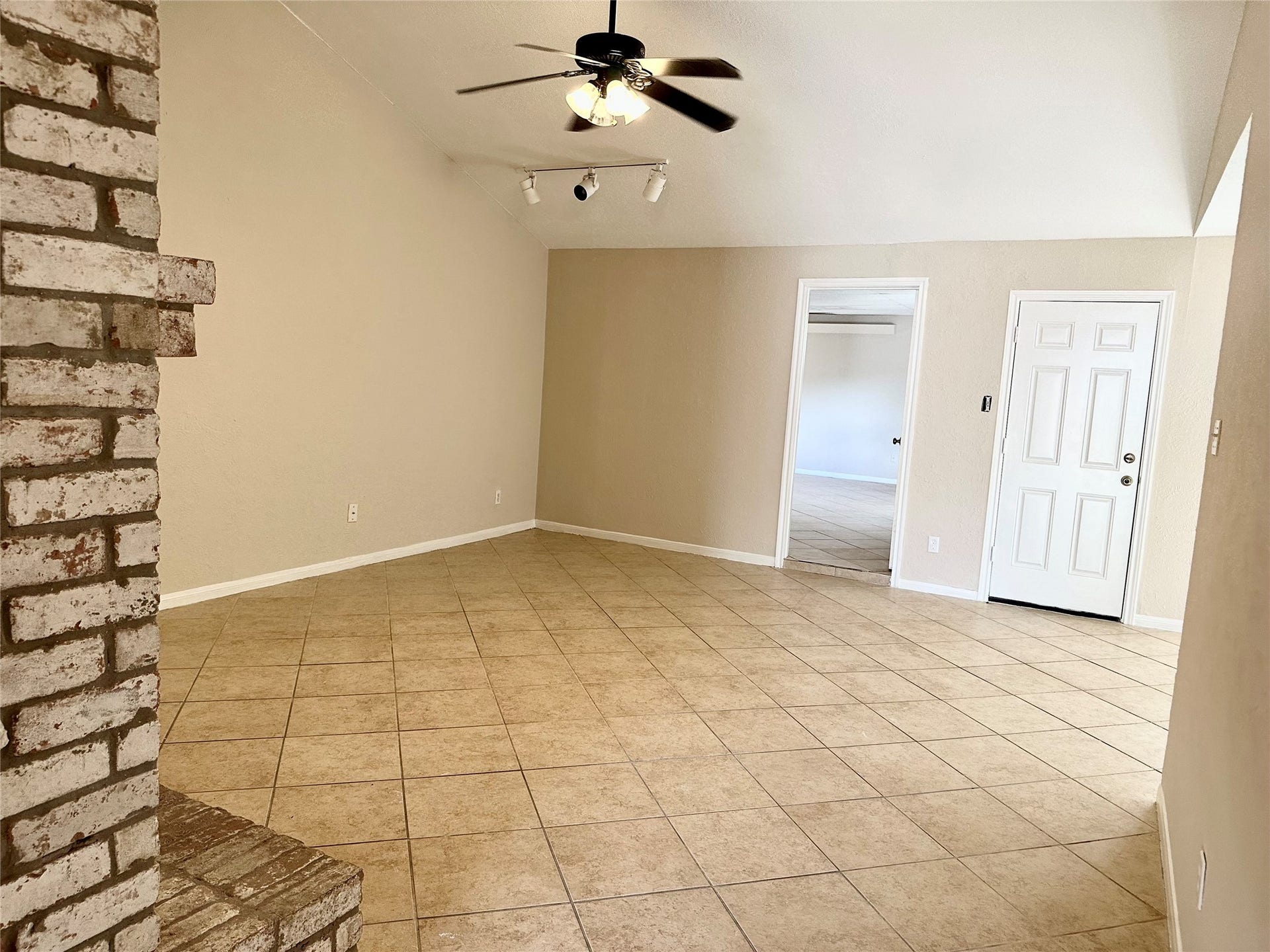 13615 Fernhill Drive, Sugar Land, TX 77498