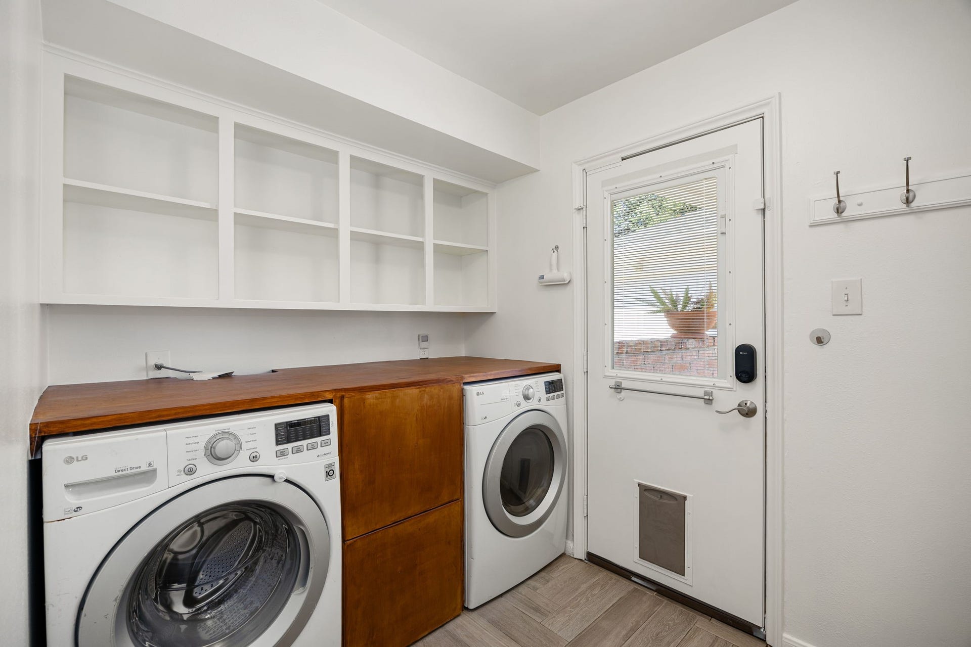 10106 Inwood Drive, Houston, TX 77042 10106 Inwood Drive, Houston, TX 77042