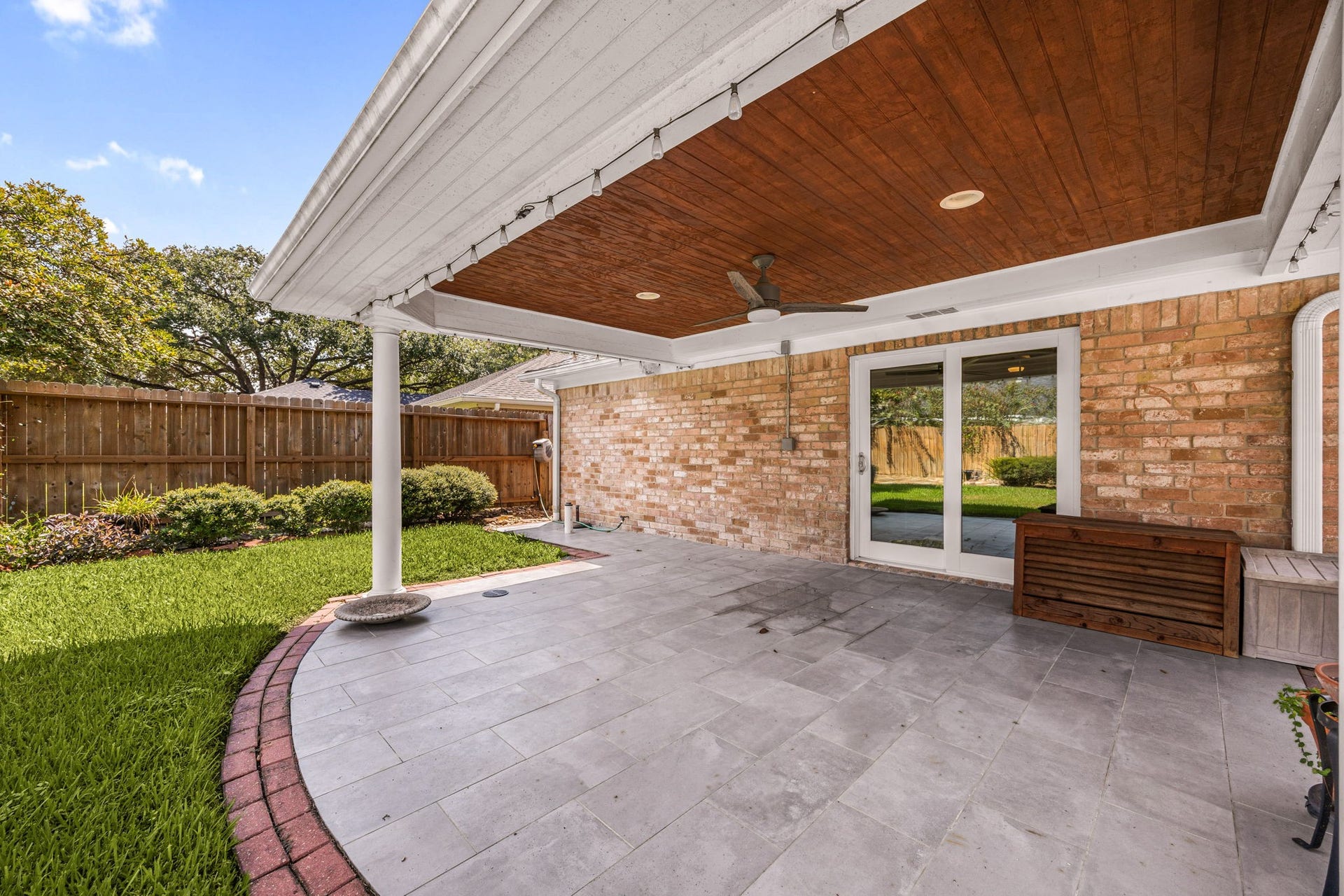 10106 Inwood Drive, Houston, TX 77042 10106 Inwood Drive, Houston, TX 77042