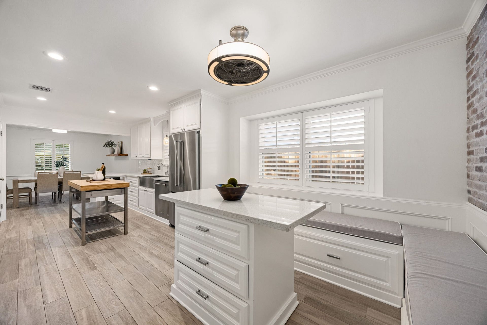10106 Inwood Drive, Houston, TX 77042 10106 Inwood Drive, Houston, TX 77042