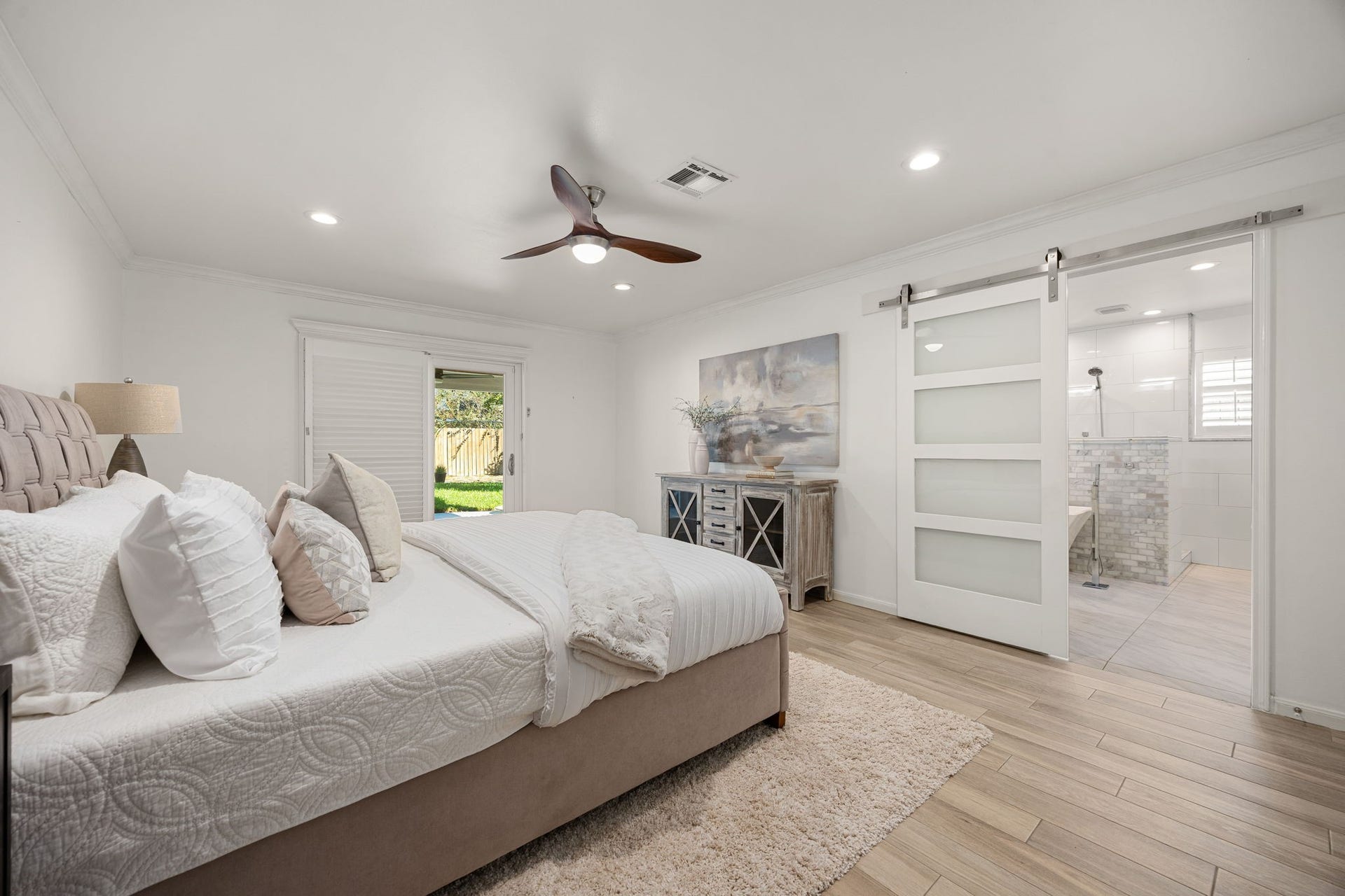 10106 Inwood Drive, Houston, TX 77042 10106 Inwood Drive, Houston, TX 77042