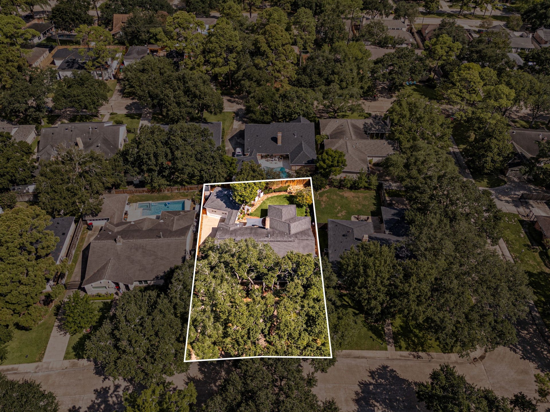 10106 Inwood Drive, Houston, TX 77042 10106 Inwood Drive, Houston, TX 77042