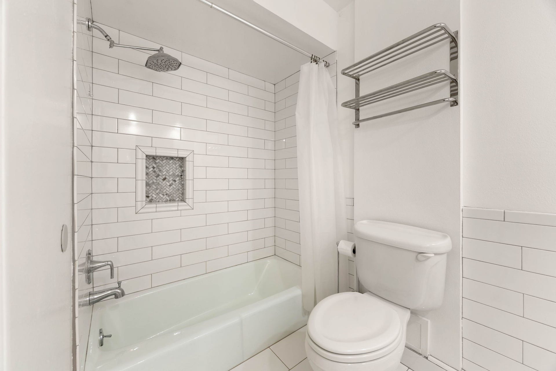 10106 Inwood Drive, Houston, TX 77042 10106 Inwood Drive, Houston, TX 77042