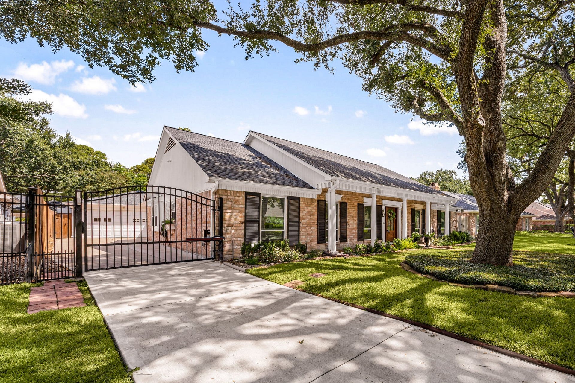 10106 Inwood Drive, Houston, TX 77042 10106 Inwood Drive, Houston, TX 77042