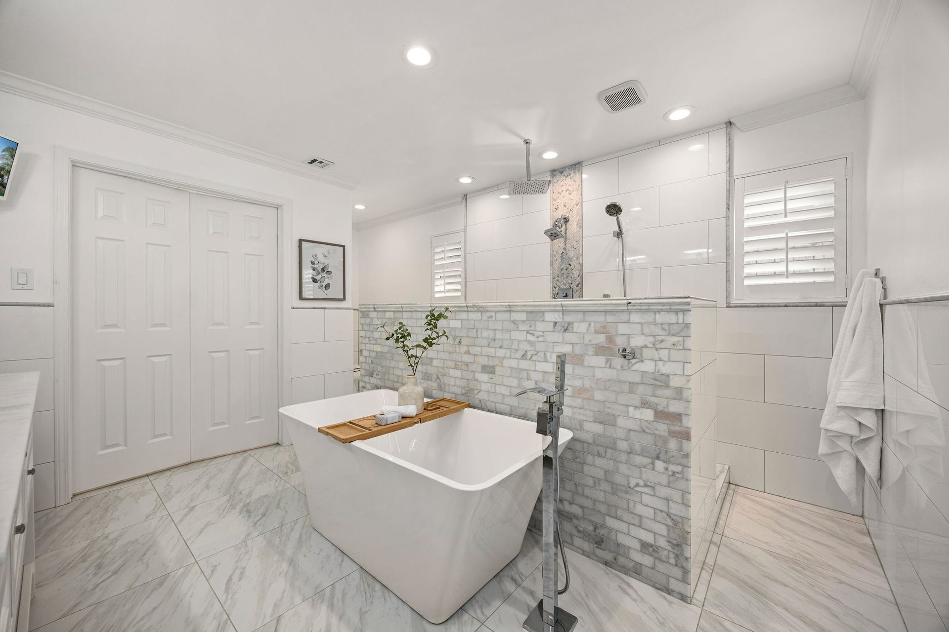 10106 Inwood Drive, Houston, TX 77042 10106 Inwood Drive, Houston, TX 77042