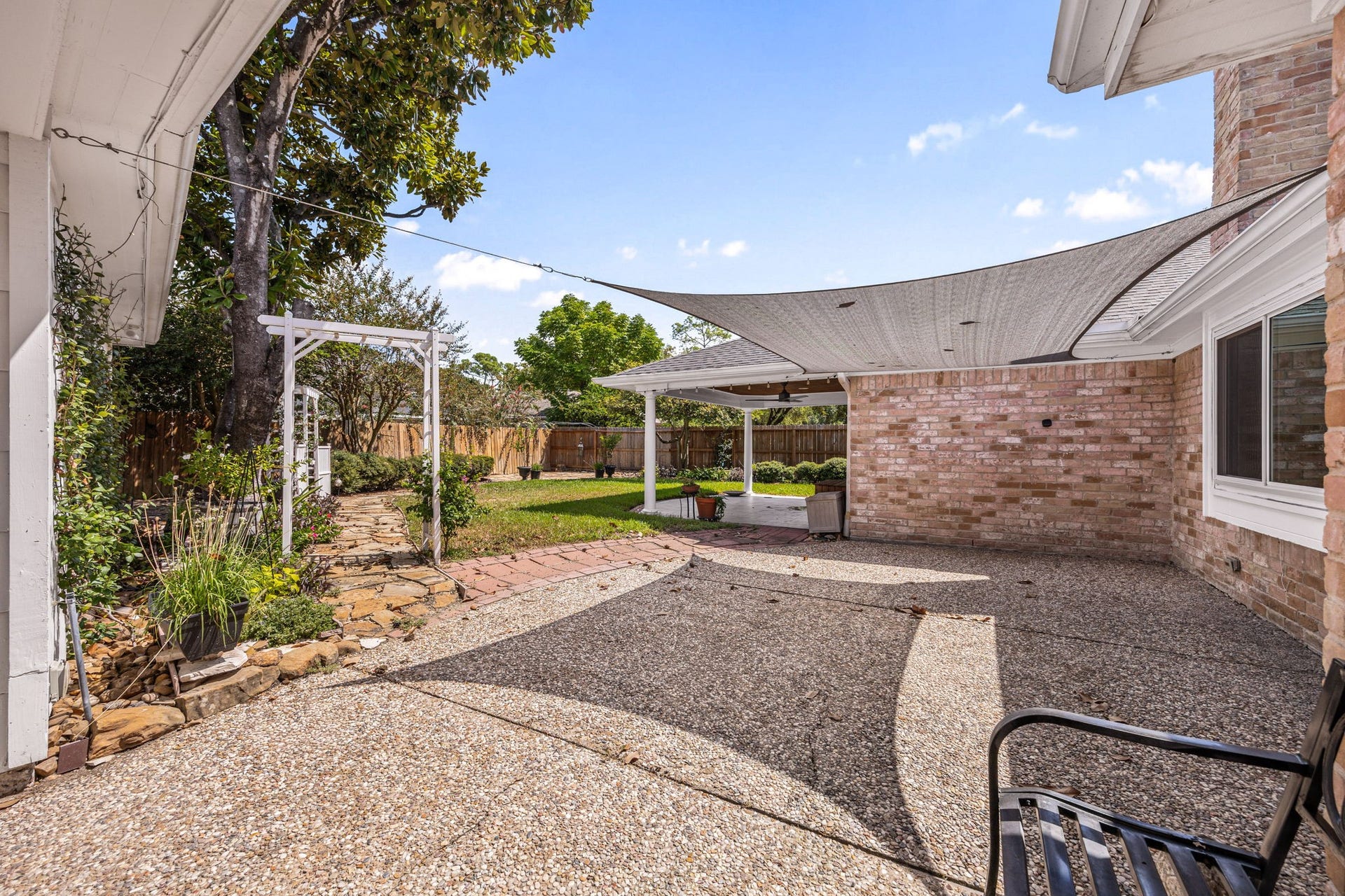 10106 Inwood Drive, Houston, TX 77042 10106 Inwood Drive, Houston, TX 77042
