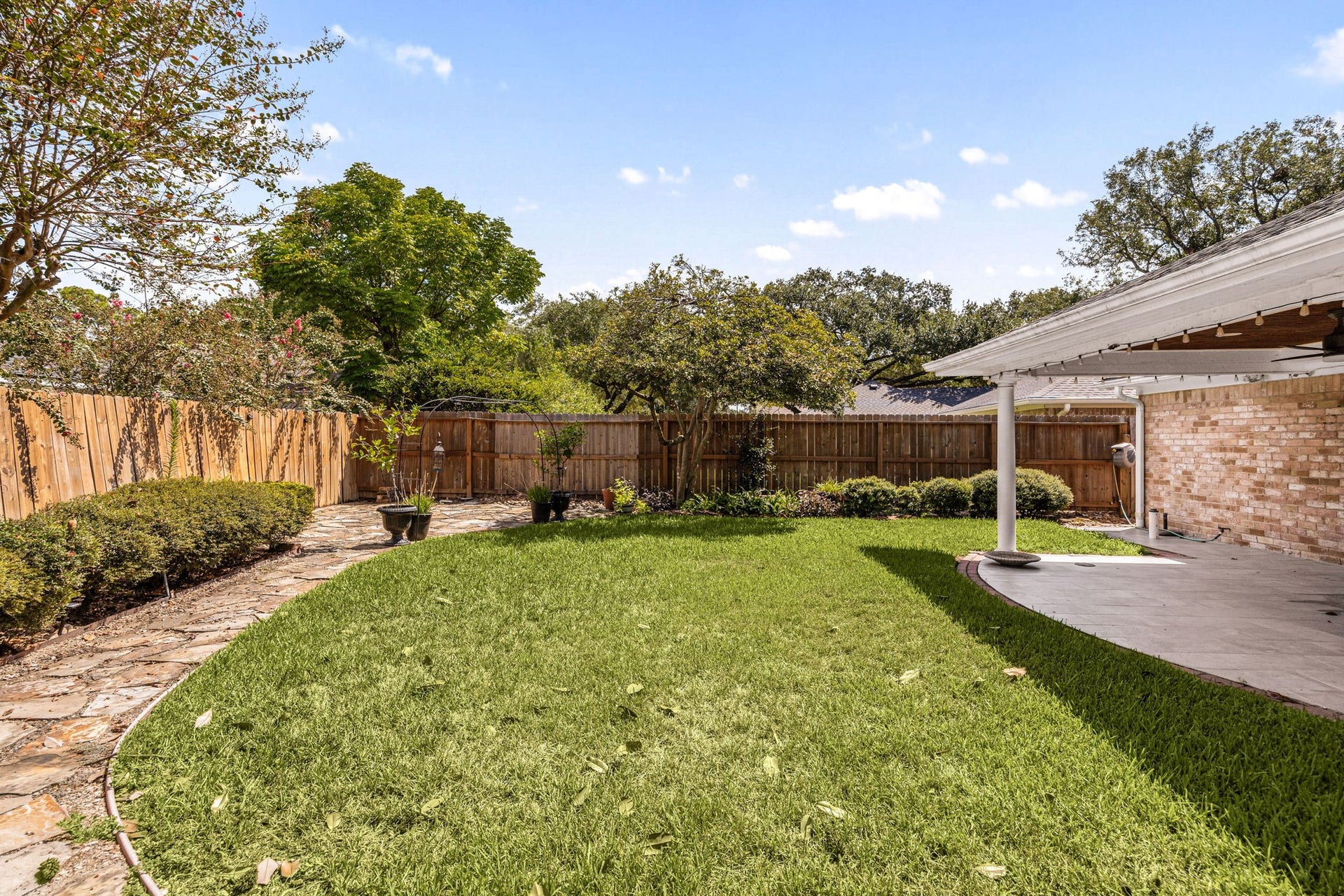 10106 Inwood Drive, Houston, TX 77042 10106 Inwood Drive, Houston, TX 77042