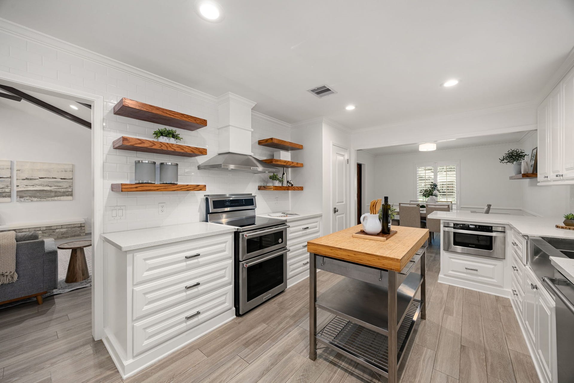 10106 Inwood Drive, Houston, TX 77042 10106 Inwood Drive, Houston, TX 77042