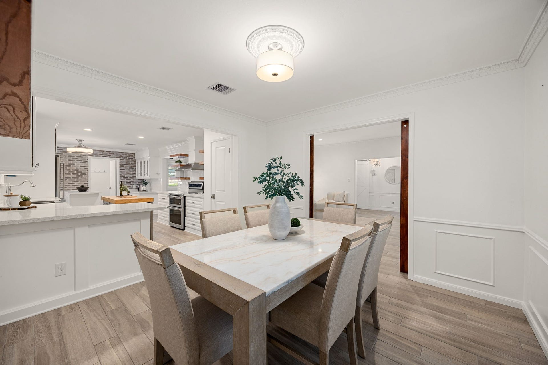 10106 Inwood Drive, Houston, TX 77042 10106 Inwood Drive, Houston, TX 77042