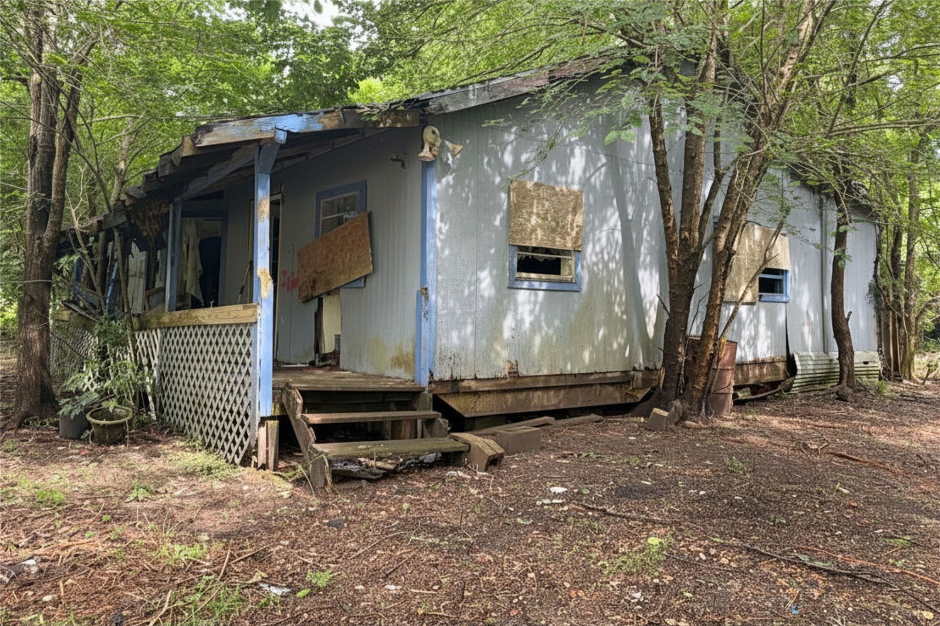 8937 Spruce Street, Hitchcock, TX 77563 DO NOT ENTER THE HOME. THE STRUCTURE IS UNSAFE. Property may be viewed from the exterior only. Entry into the home is strictly prohibited for safety reasons.