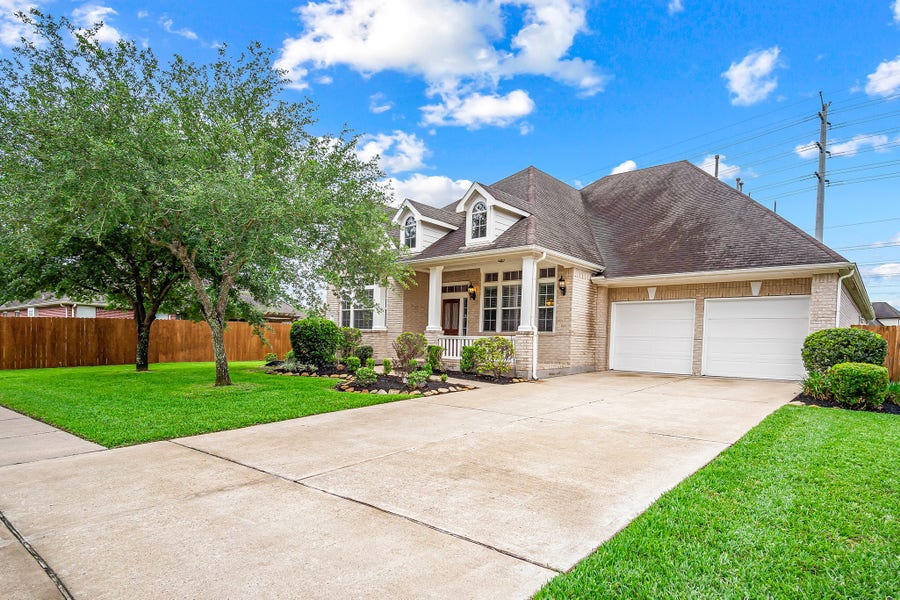 Property photo for 11902 Eden Creek Drive, Pearland, TX