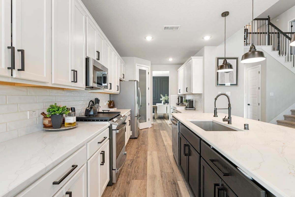 1702 Darwin Cedar Drive, Rosharon, TX 77583 Prep gourmet meals on the expansive quartz counters with subway tile backsplash!