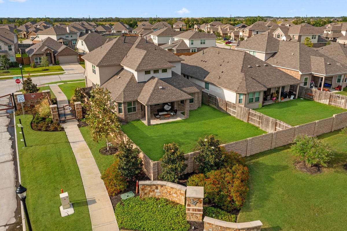 1702 Darwin Cedar Drive, Rosharon, TX 77583 Large yard with no back or side neighbors!