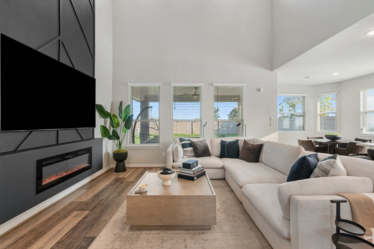 1702 Darwin Cedar Drive, Rosharon, TX 77583 Enjoy the views of the backyard with bright windows from every angle! Soaring ceilings fills this space with natural light!