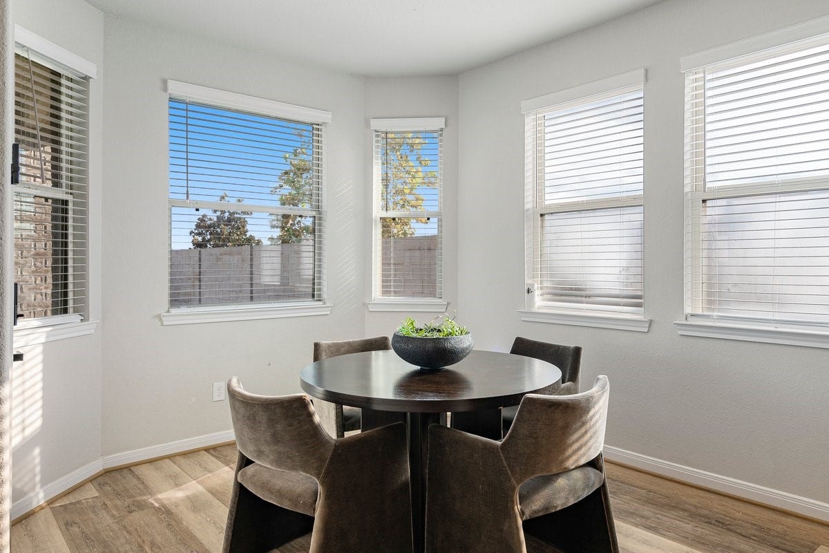 1702 Darwin Cedar Drive, Rosharon, TX 77583 Start your day the right way in this light and bright breakfast nook!