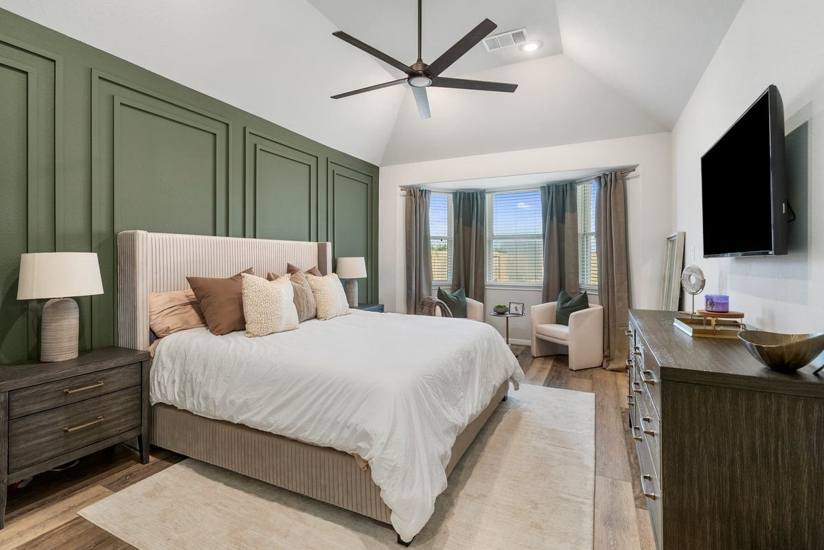 1702 Darwin Cedar Drive, Rosharon, TX 77583 Wake up feeling refreshed in this spacious primary suite! The extended sitting area features a charming bay window!