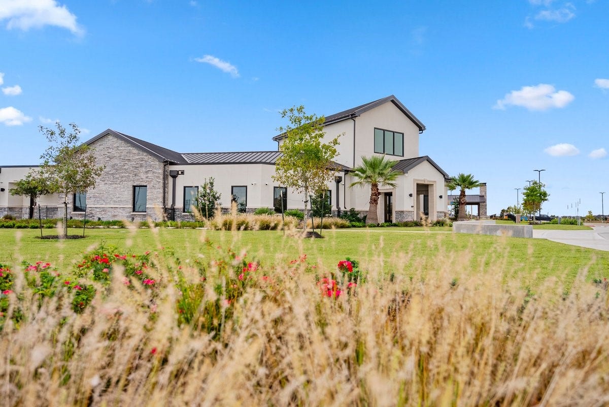 1702 Darwin Cedar Drive, Rosharon, TX 77583 The clubhouse has a great room, outdoor pavilion and fitness center!
