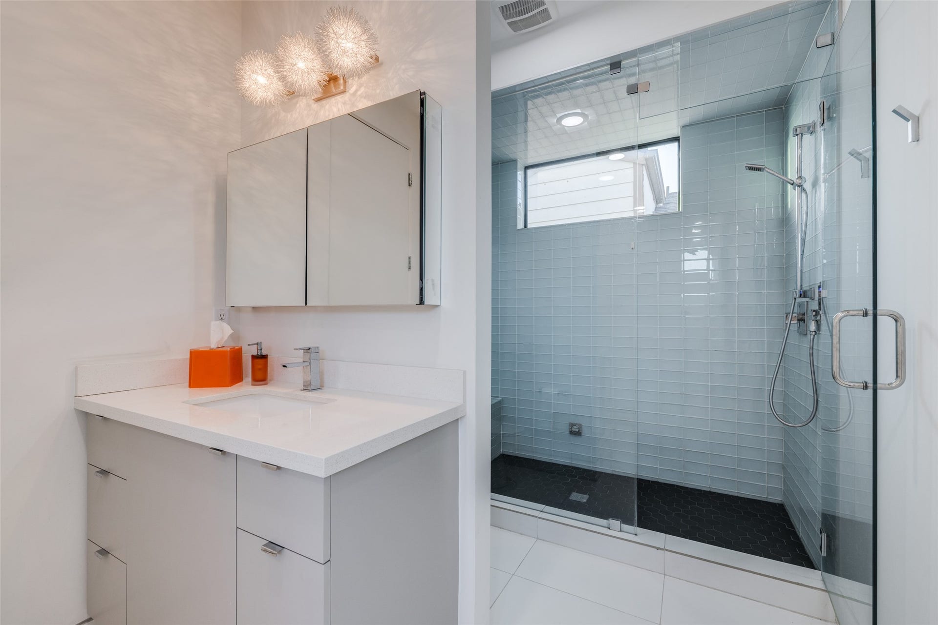 2014 Park Street, Houston, TX 77019 Bedroom 4 bathroom with steam shower with glass doors