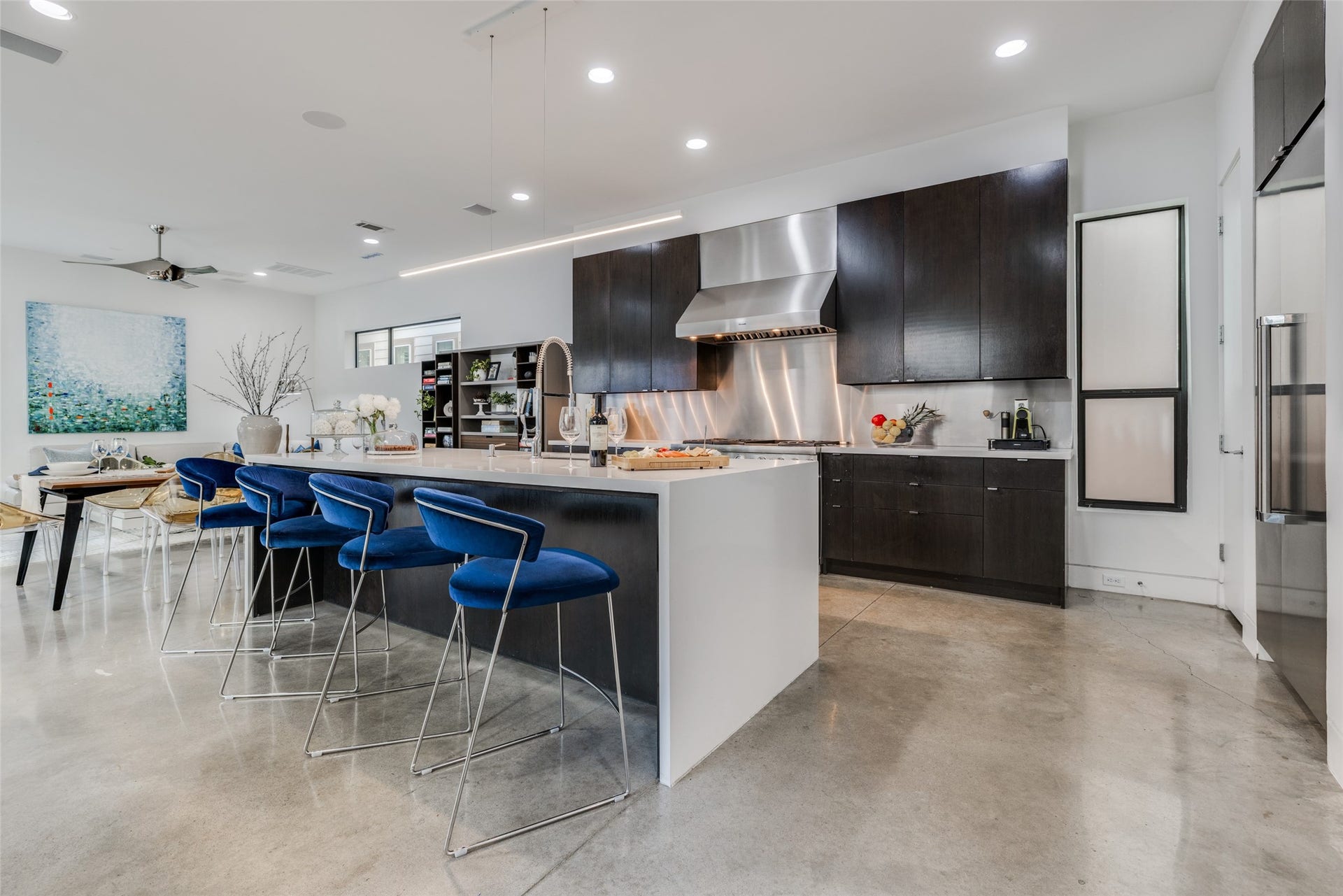 2014 Park Street, Houston, TX 77019 Gourmet Chef's Dream Kitchen with Thermador Professional Package - Range with 6 Burners, griddle, double oven, second is steam, warming drawer, hood, SS refrigerator, SS backsplash, huge island with white quartz counter top, waterfall edge & SS sink with chrome Hansgrohe faucet