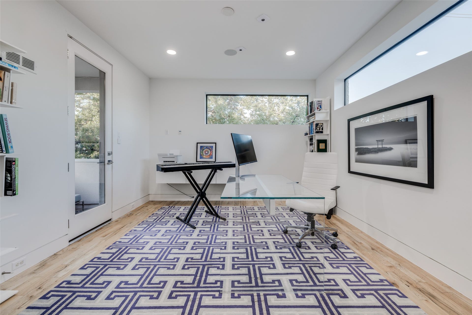 2014 Park Street, Houston, TX 77019 Private study on third floor with lots of natural light, private balcony access & spacious storage closet.