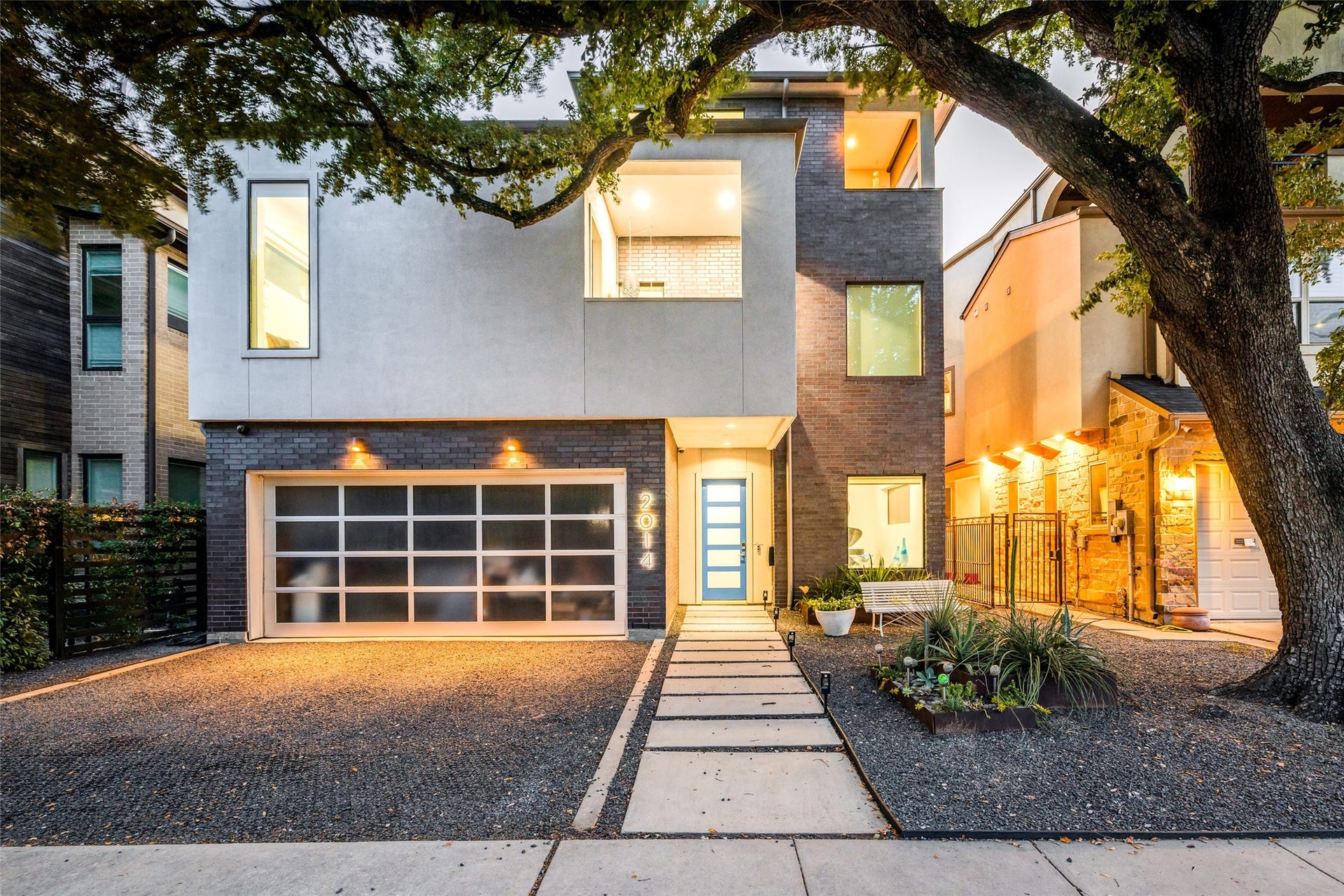 2014 Park Street, Houston, TX 77019 Enjoy this Gorgeous breathtaking River Oaks contemporary home with 4 bed, 3/1 bath with fabulous modern indoor & low maintenance outdoor living, large 2 car garage & off street parking